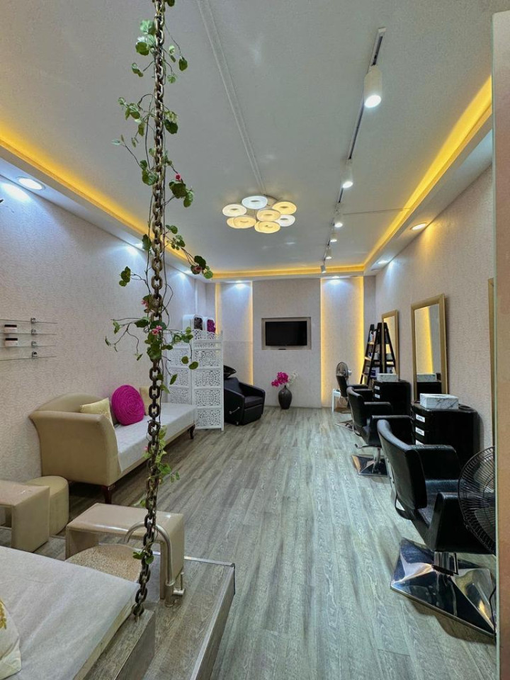 Salon for Sale in Al Barsha