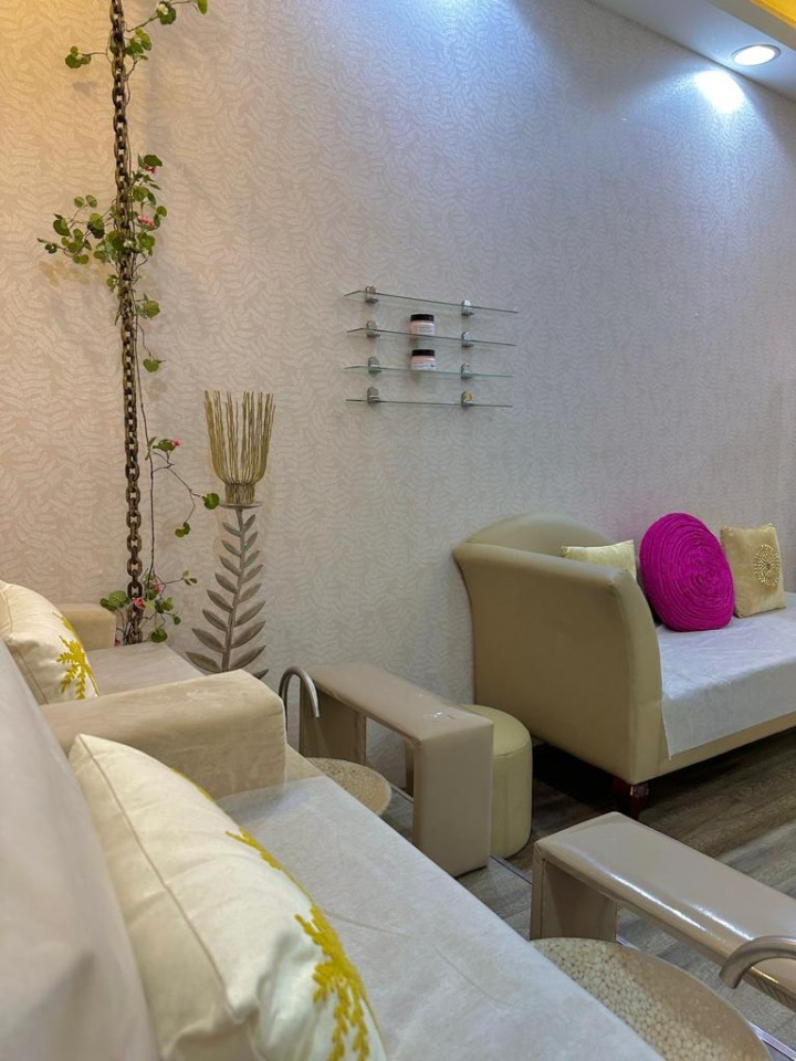 Salon for Sale in Al Barsha