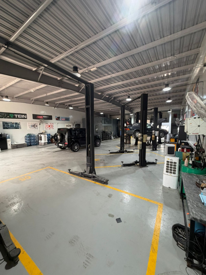 Luxury Auto Garage for Sale in Al Quoz