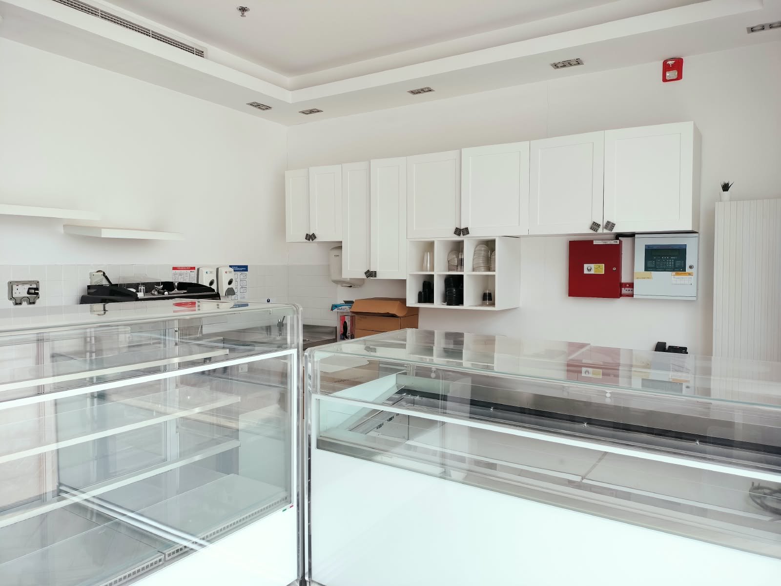 Fully Equipped Central Kitchen for Sale – Al Khawaneej, Dubai