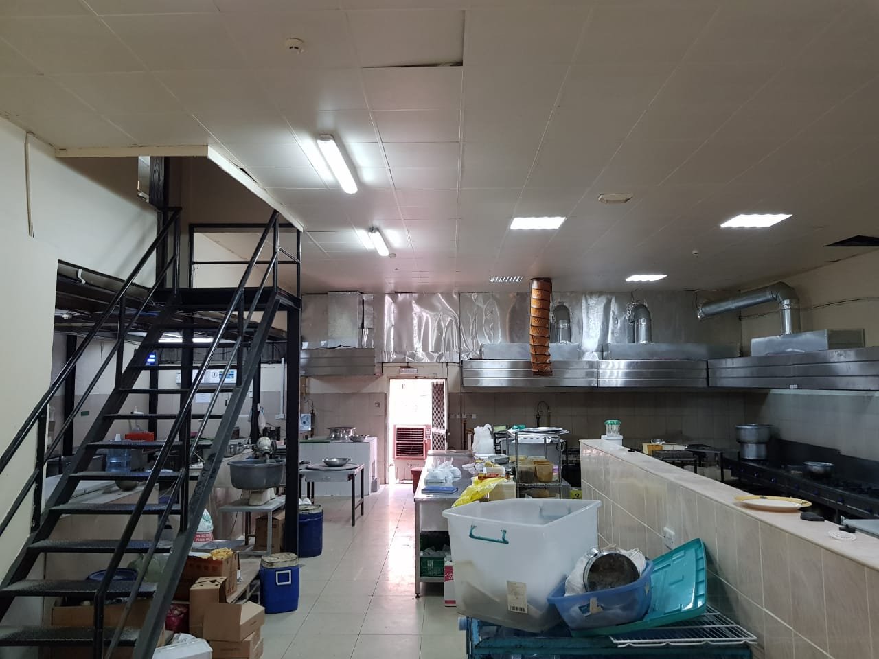 FOR SALE – FULLY FITTED COMMERCIAL CENTRAL KITCHEN | AL QUOZ 4 | READY TO OPERATE – VERY LOW RENT !