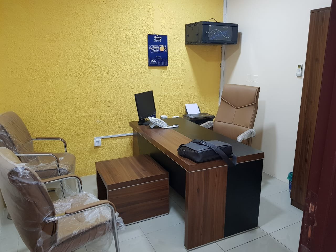 FOR SALE – FULLY FITTED COMMERCIAL CENTRAL KITCHEN | AL QUOZ 4 | READY TO OPERATE – VERY LOW RENT !