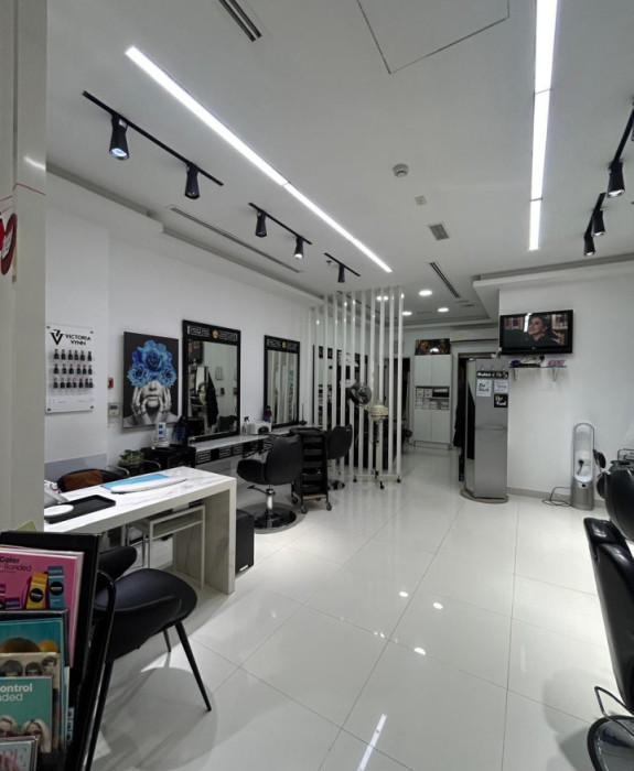 Salon in al jadaf on main road